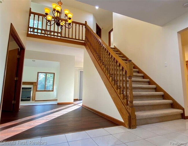 Building Photo - 7233 Oakwood Dr