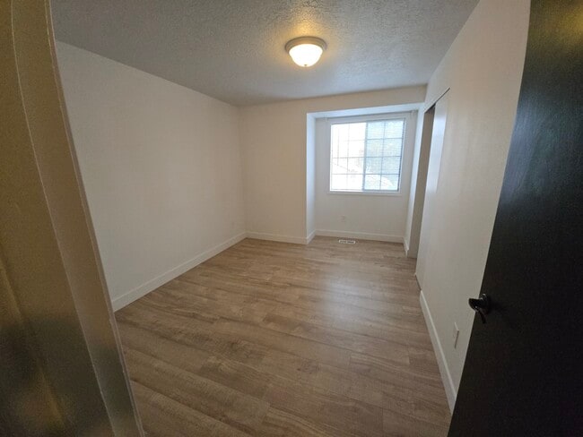 Building Photo - 1707 SW Hartley Ave