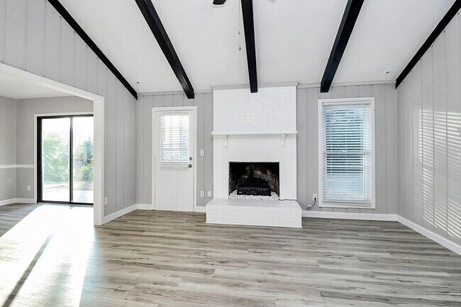 Building Photo - Charmingly Updated 3BD/2BA Ranch Home in Birnam Woods!