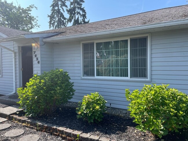 Building Photo - 2 BR/1.75 BA home in Edmonds