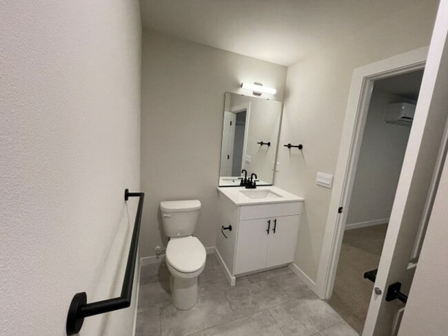 Building Photo - 4Bd/3.5Ba Snohomish Townhouse