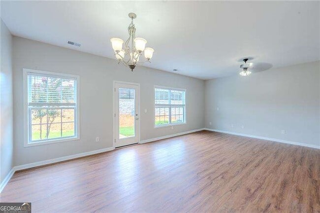 Building Photo - 17 Village Glen