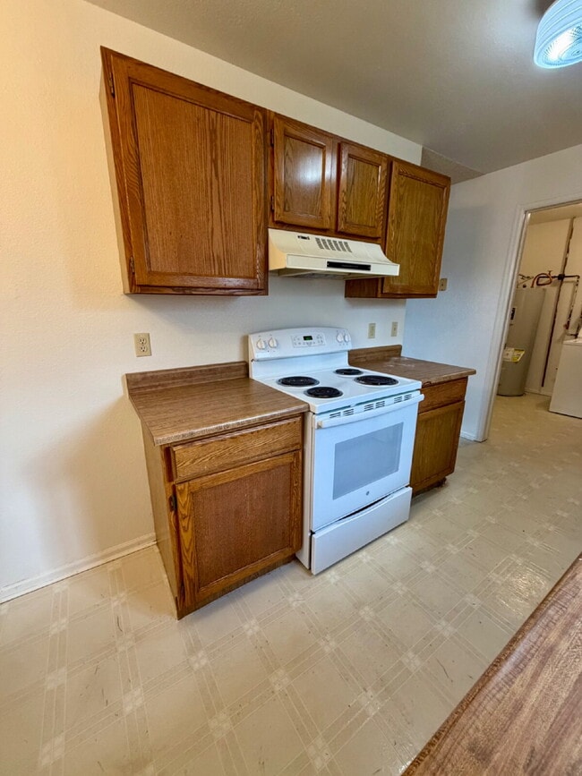 Building Photo - Main level two bedroom, one bathroom close to Greenway!