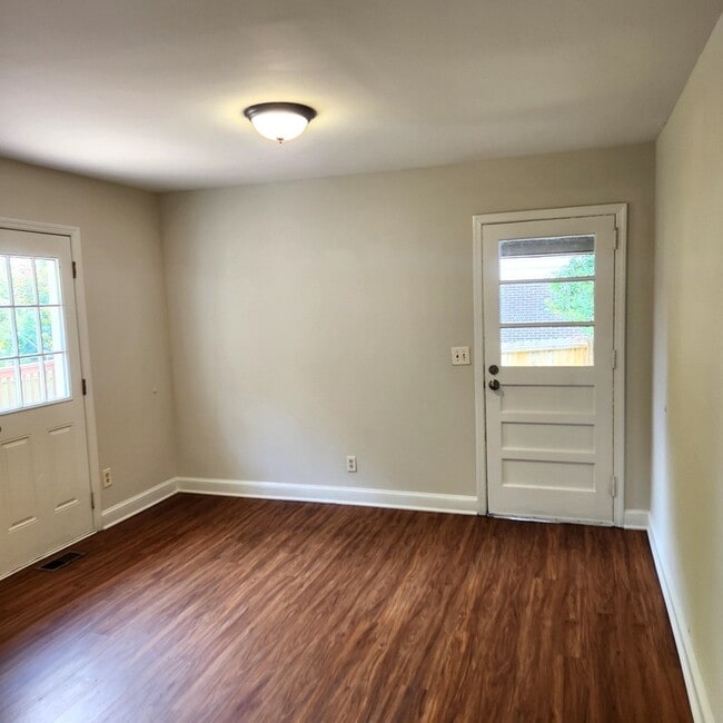 Building Photo - 6 N Gaywood Dr