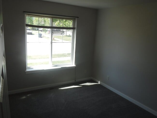 Building Photo - Beautiful Newly Renovated 3 Bedroom Home- ...
