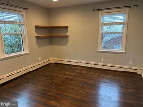 Building Photo - 5424 Valley View Dr