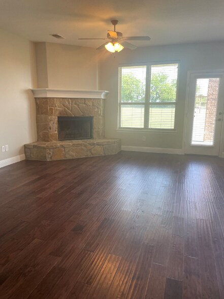 Building Photo - 811 Blue Quail Dr