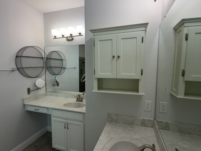 Building Photo - 15543 Waterleigh Cove Dr