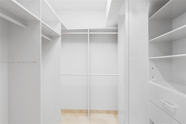 Building Photo - 300 South Pointe Dr