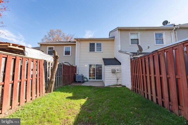 Building Photo - 7604 Somerset Ln