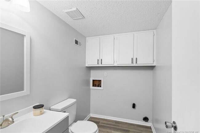 Building Photo - 5839 Rivercroft Rd