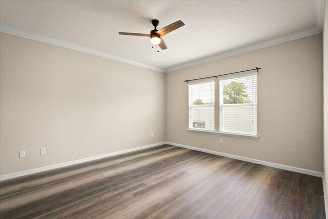 Building Photo - Beautiful 3/2 with Fully Fenced Backyard a...
