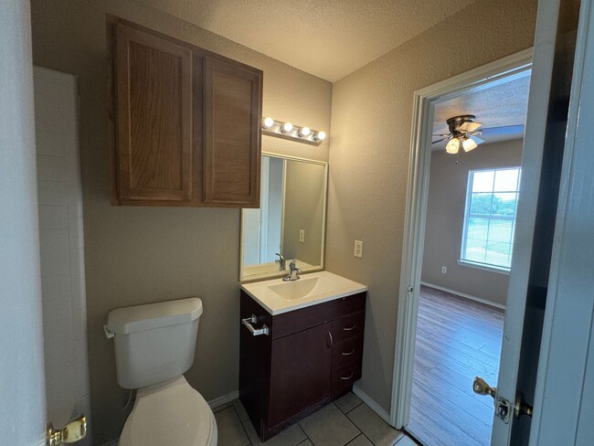 Building Photo - 5702 Greengate Dr