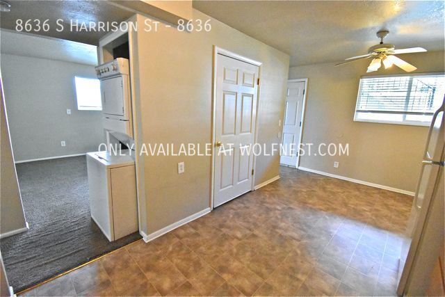 Building Photo - Adorable 2 Bed Sandy Condo! No Deposit Opt...