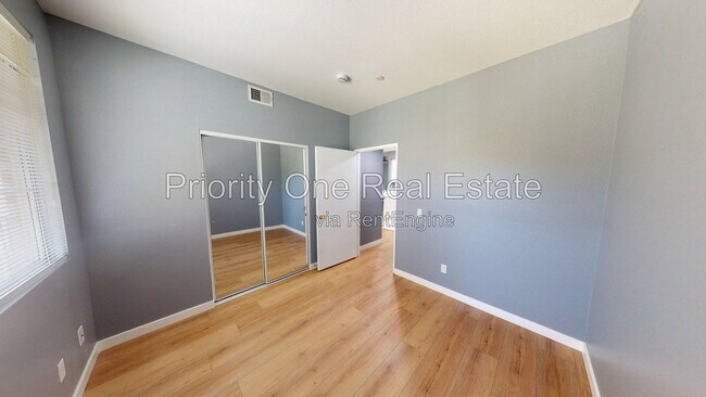 Building Photo - 10766 Sabre Hill Dr