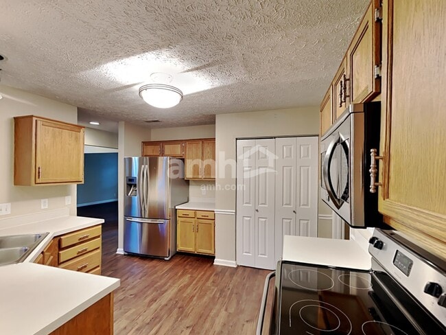 Building Photo - 3110 N Waterford Ct