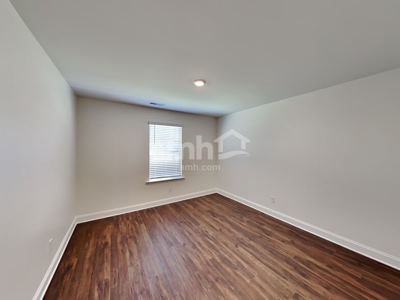 Building Photo - 7424 Garrett Ct