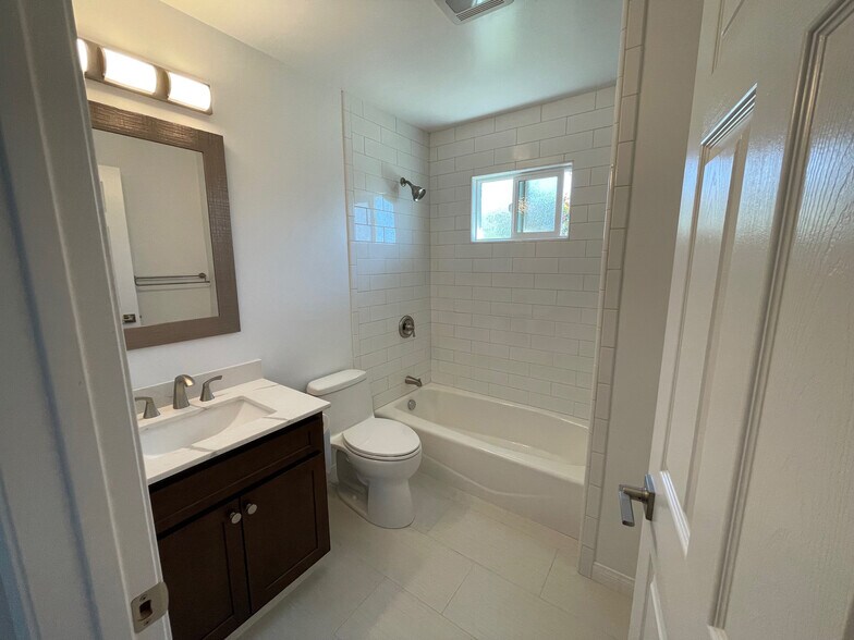 Building Photo - 304 Whaley St
