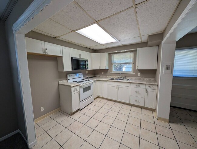 Building Photo - 5373 Pickford Dr