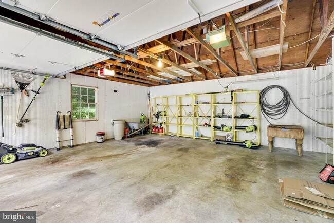 Building Photo - 1427 Laurel Hill Rd