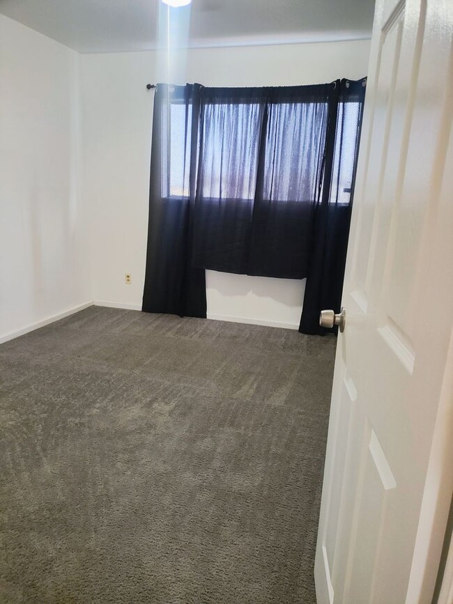 Building Photo - 11058 Jones St