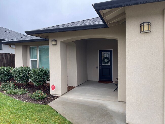 Building Photo - Chico 3 bed 2 bath luxury Belvedere neighborhood, 1800 sqft living space