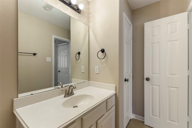 Building Photo - 11723 Cypress Creek Forest Dr