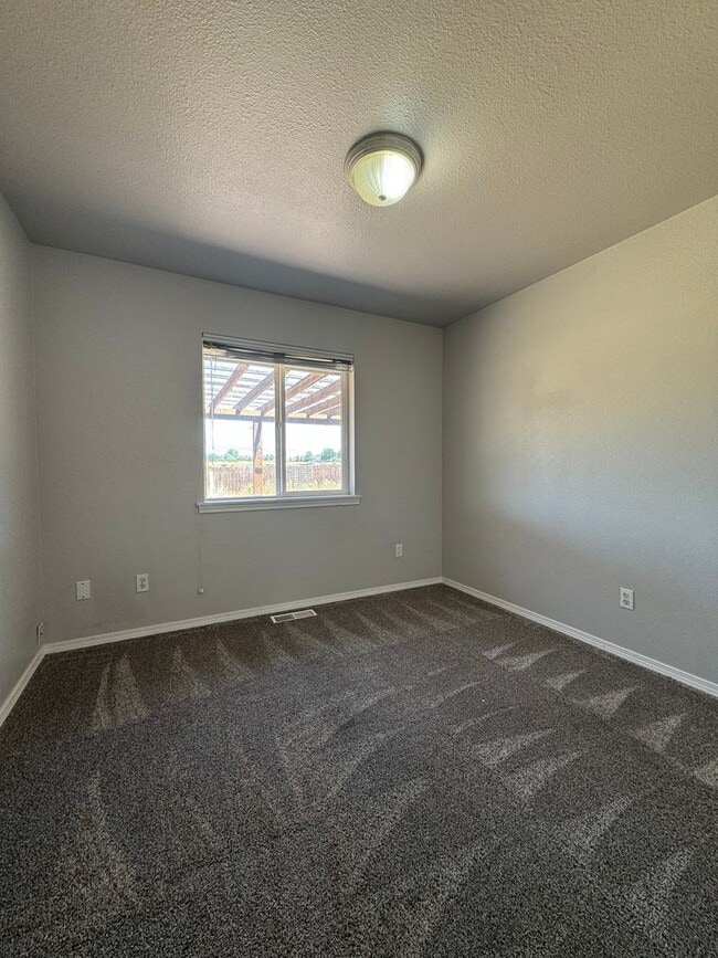 Building Photo - Spacious & Modern 3-Bedroom Home for Lease...