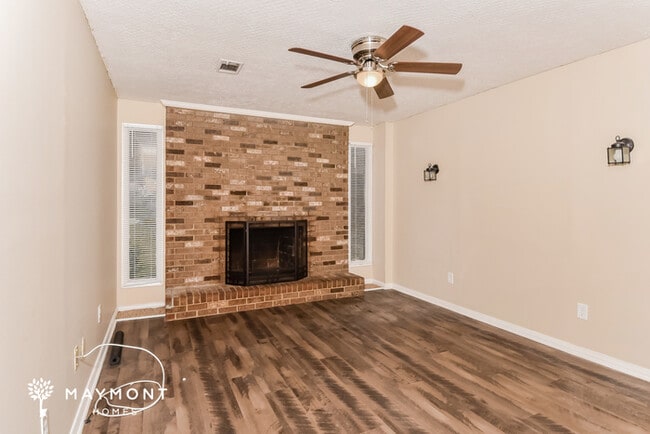 Building Photo - 3113 Evergreen Dr