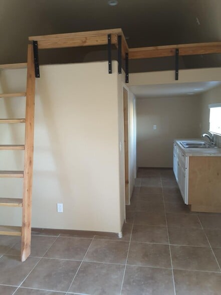 Building Photo - 911 Daugherty Rd