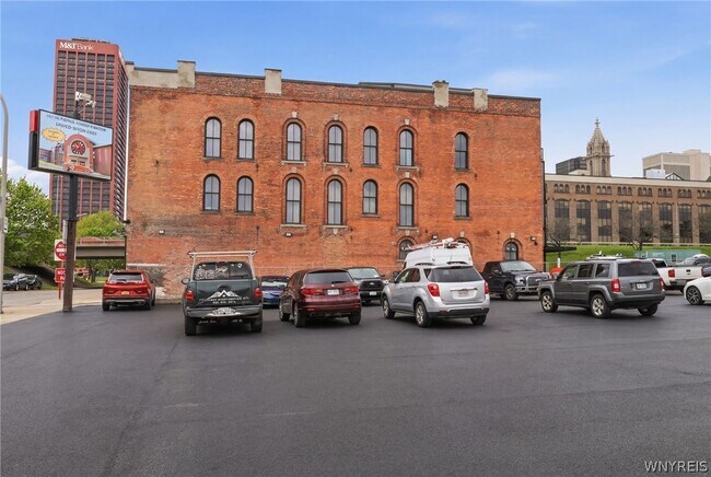 Building Photo - 136 Seneca St