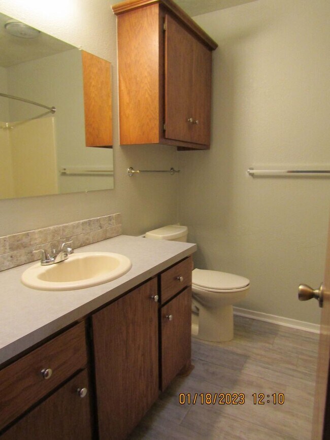 Building Photo - Great Home Located on the Eastside/Sungate...