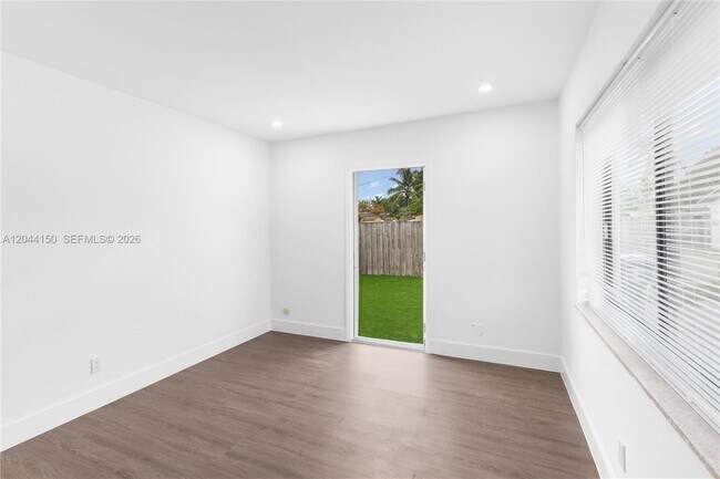 Building Photo - 1918 Taft St