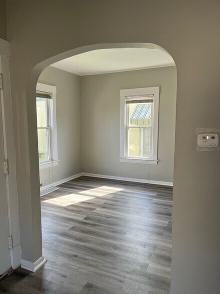 Living room 2 - 5462 State Rd