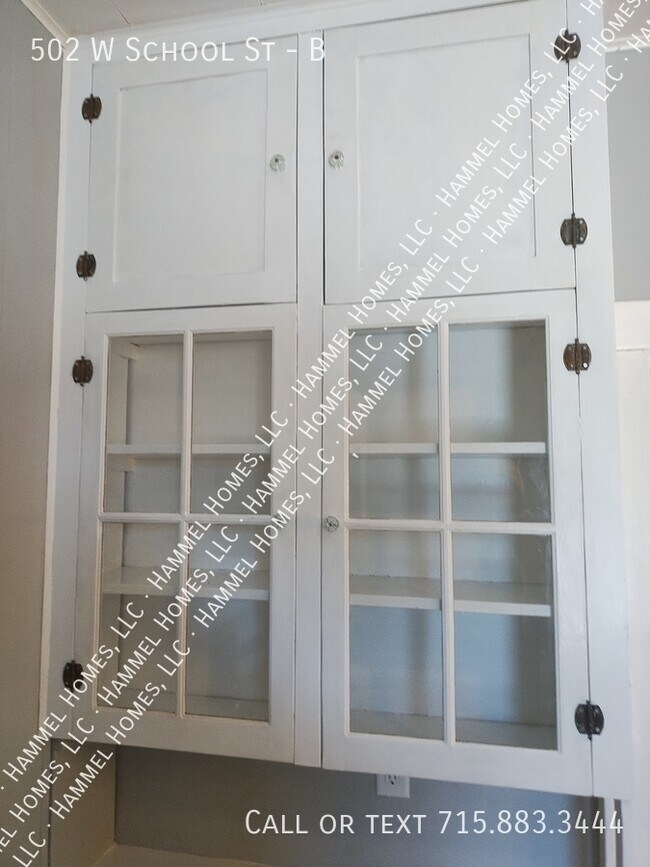 Building Photo - 502 W School St