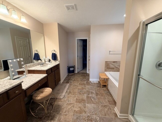 Building Photo - Home For Rent Elkhorn
