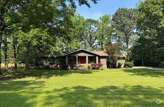 Building Photo - Furnished 3-Bedroom, 2-Bath Home in Peacef...