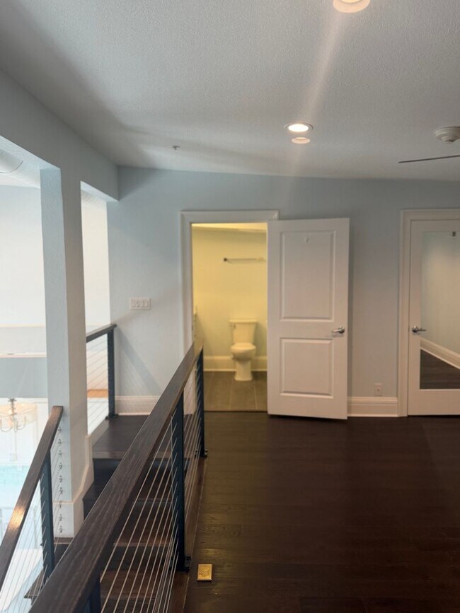 Building Photo - Modern Apartment Downtown Washington
