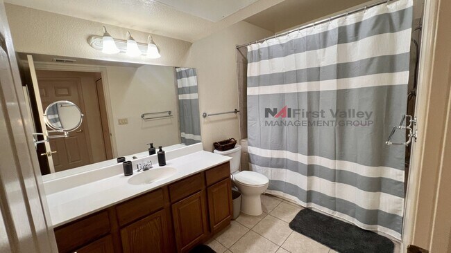 Building Photo - 1 Bed/1 Bath Upstairs Executive **Move In Special — First Month FREE!**