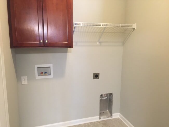 Building Photo - Move-in Ready!