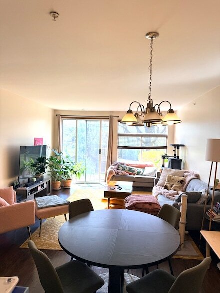 Building Photo - 1159 E Addison Ave