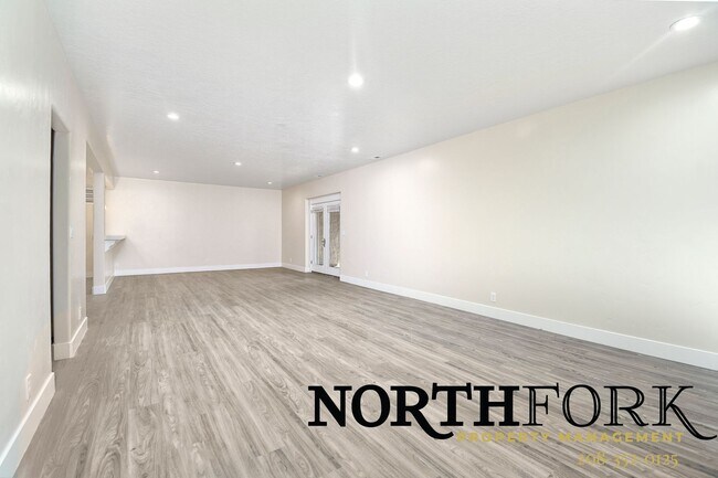 Building Photo - 7725 E Stonecastle Dr