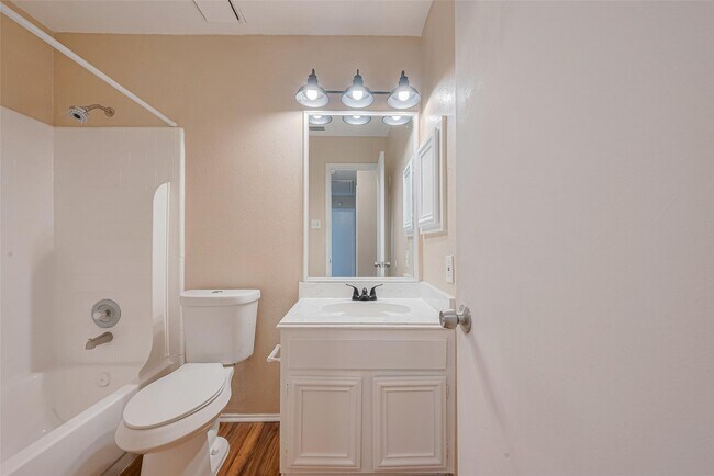 Building Photo - 15827 Beechnut St