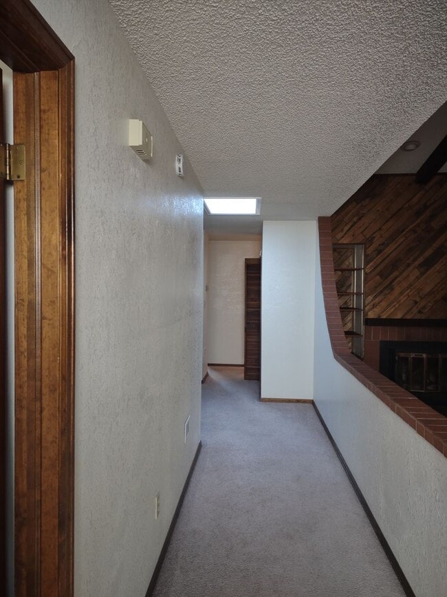 Building Photo - OPEN HOUSE 10/18/25 11am - 12pm
