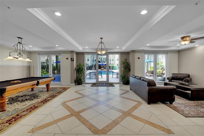 Building Photo - 533 NE 3rd Ave