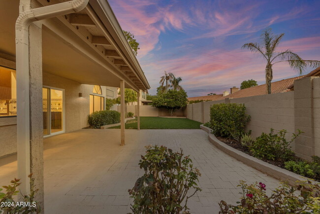 Building Photo - 387 W Larona Ln