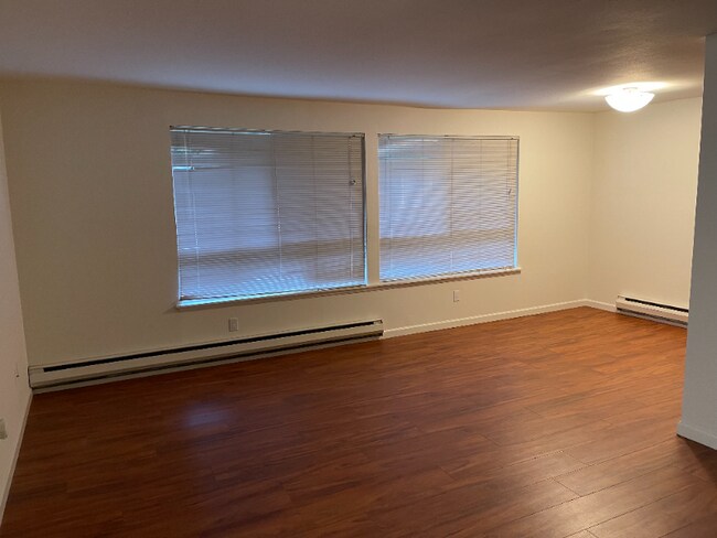 Primary Photo - 9445 Avondale Rd NE
