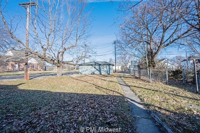Building Photo - Charming 1-Bedroom Duplex with Modern Amenities in Mooresville!