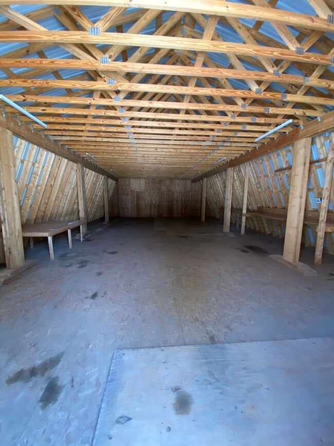 Building Photo - Stunning 3 Bedroom Home with Barn and Over 3 Acres!