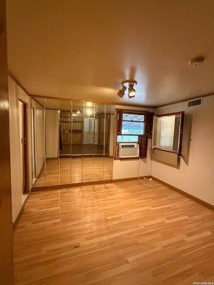 Building Photo - 374 Meredith Dr